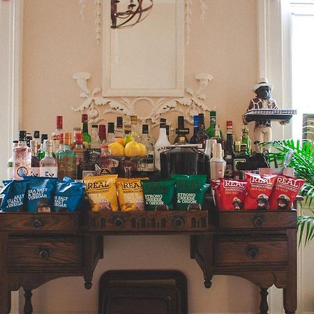 Bed and Breakfast Darwin'S Townhouse Шрусбері Екстер'єр фото A wet bar