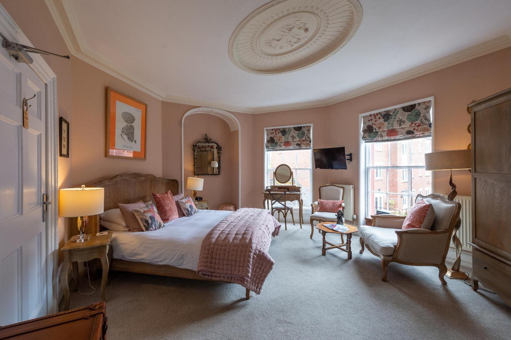 Bed and Breakfast Darwin'S Townhouse Шрусбері Екстер'єр фото A bedroom at The Swan