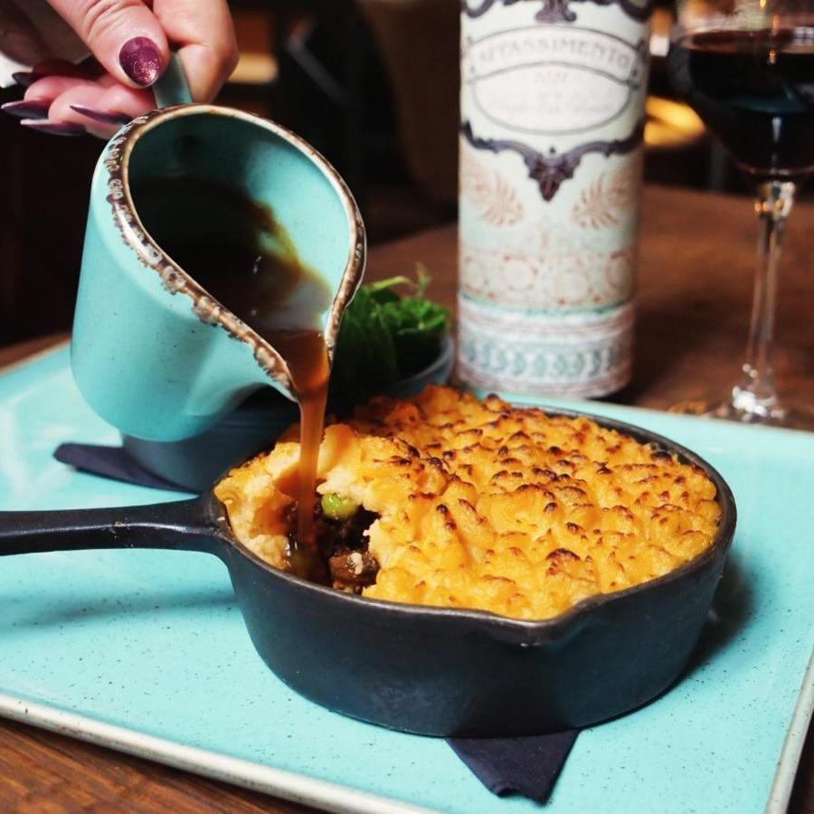 Bed and Breakfast Darwin'S Townhouse Шрусбері Екстер'єр фото Shepherd's pie
