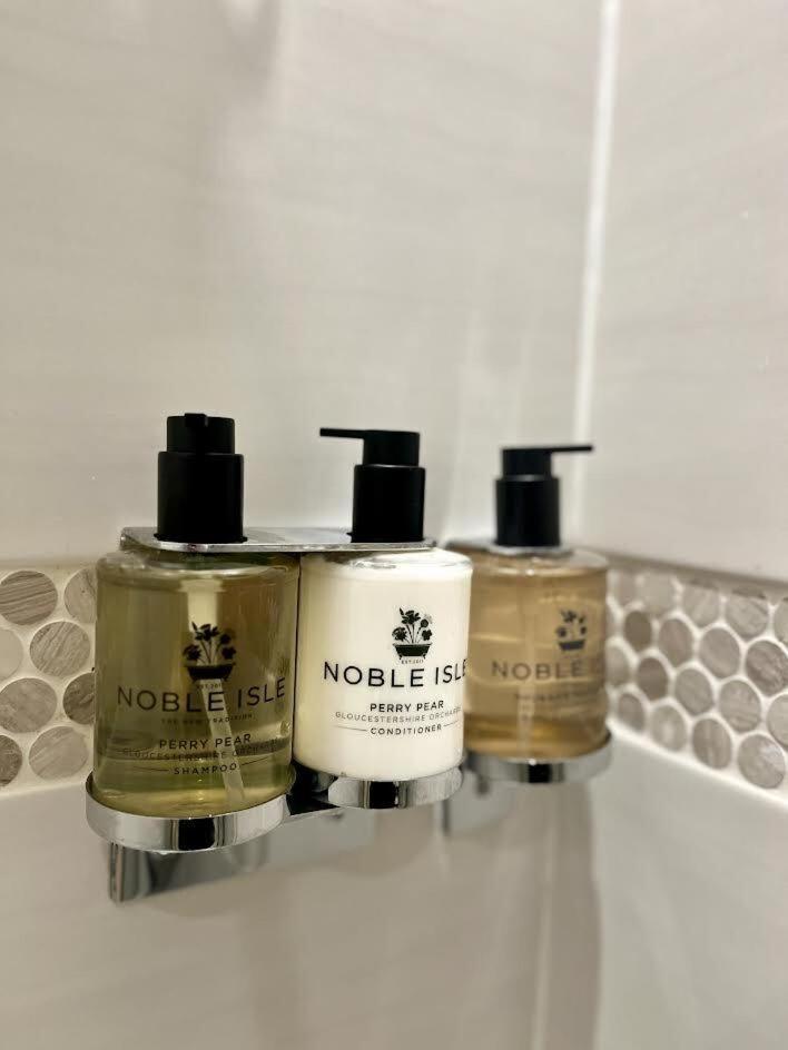 Bed and Breakfast Darwin'S Townhouse Шрусбері Номер фото Noble Isle products